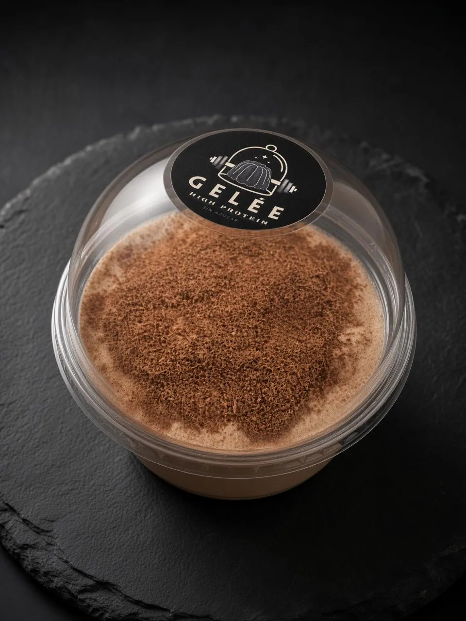 Gelée alta en proteína sabor chocolate, vista desde arriba, con la etiqueta de la marca en la tapa